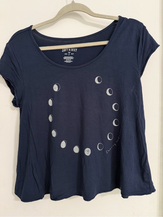 American Eagle Outfitters Tops - American Eagle Moon Graphic Tee